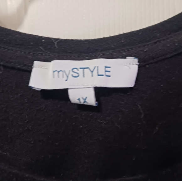 Black tshirt - Picture 3 of 4